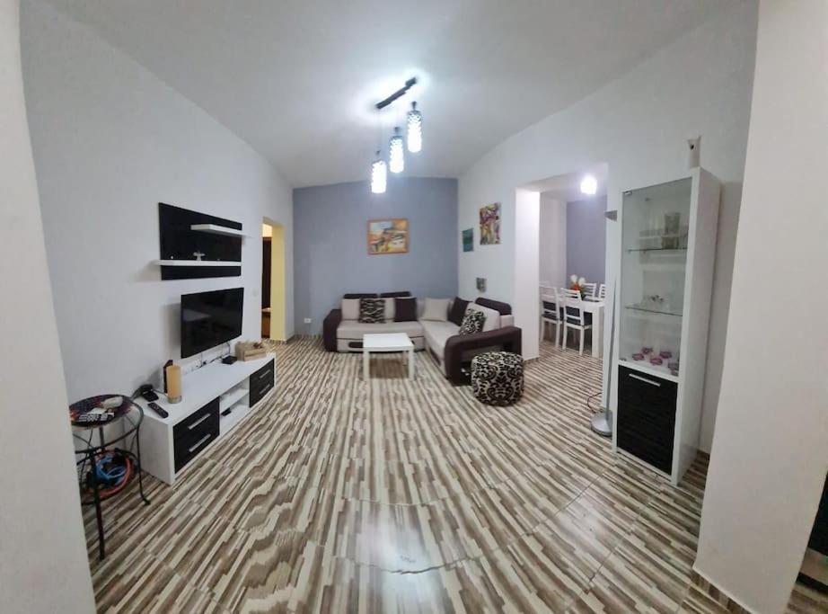Scodrinon Hostel Shkoder Bagian luar foto