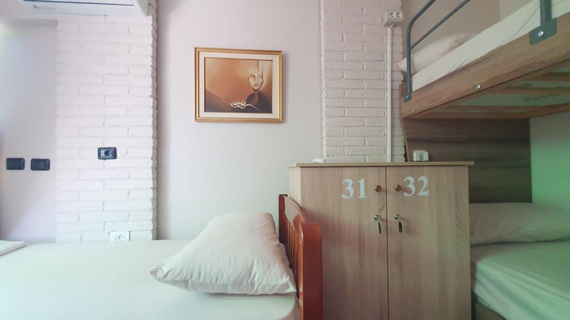 Scodrinon Hostel Shkoder Bagian luar foto
