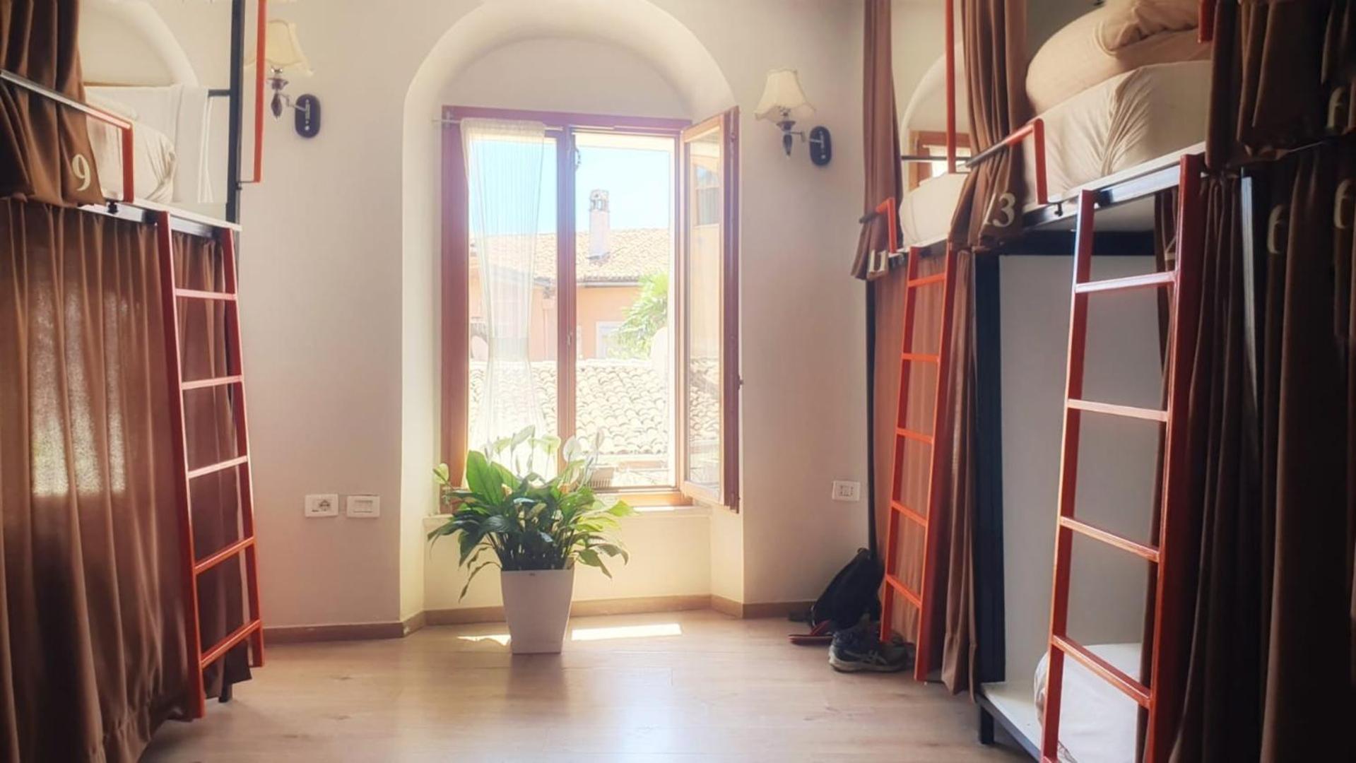 Scodrinon Hostel Shkoder Bagian luar foto