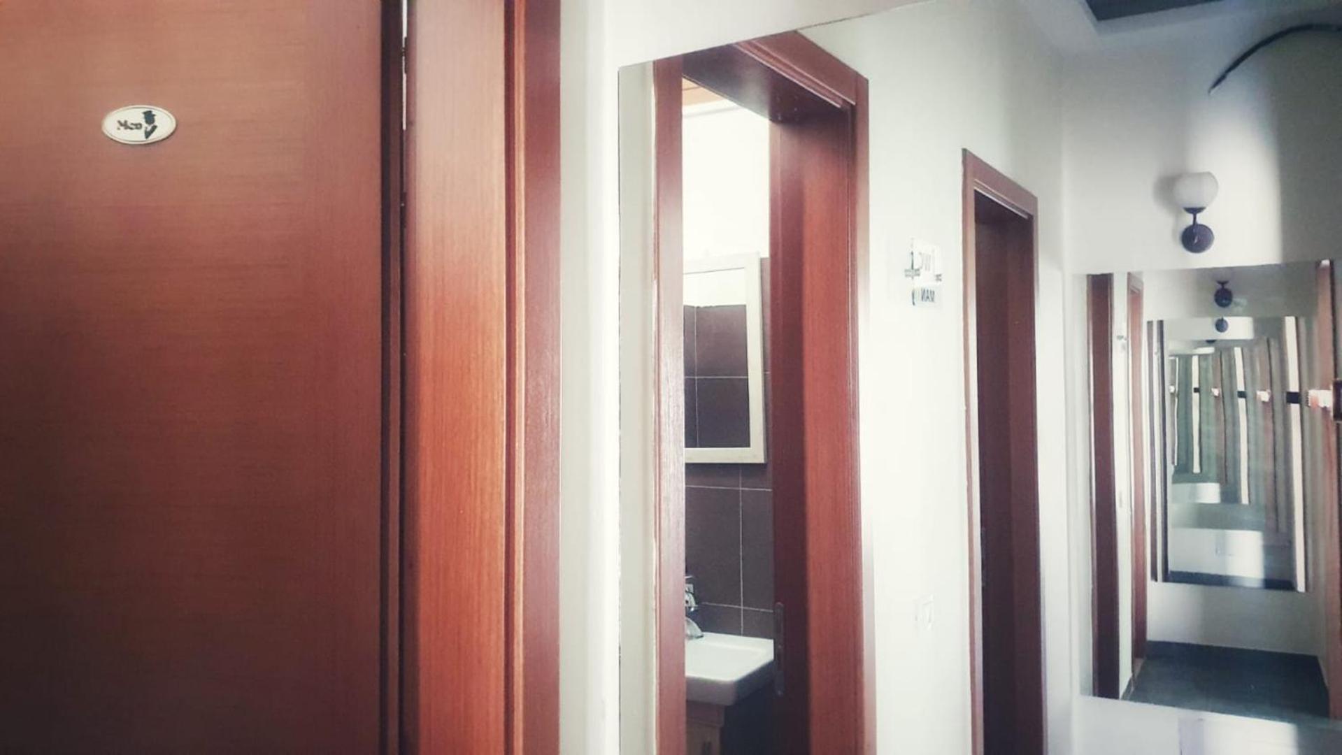 Scodrinon Hostel Shkoder Bagian luar foto