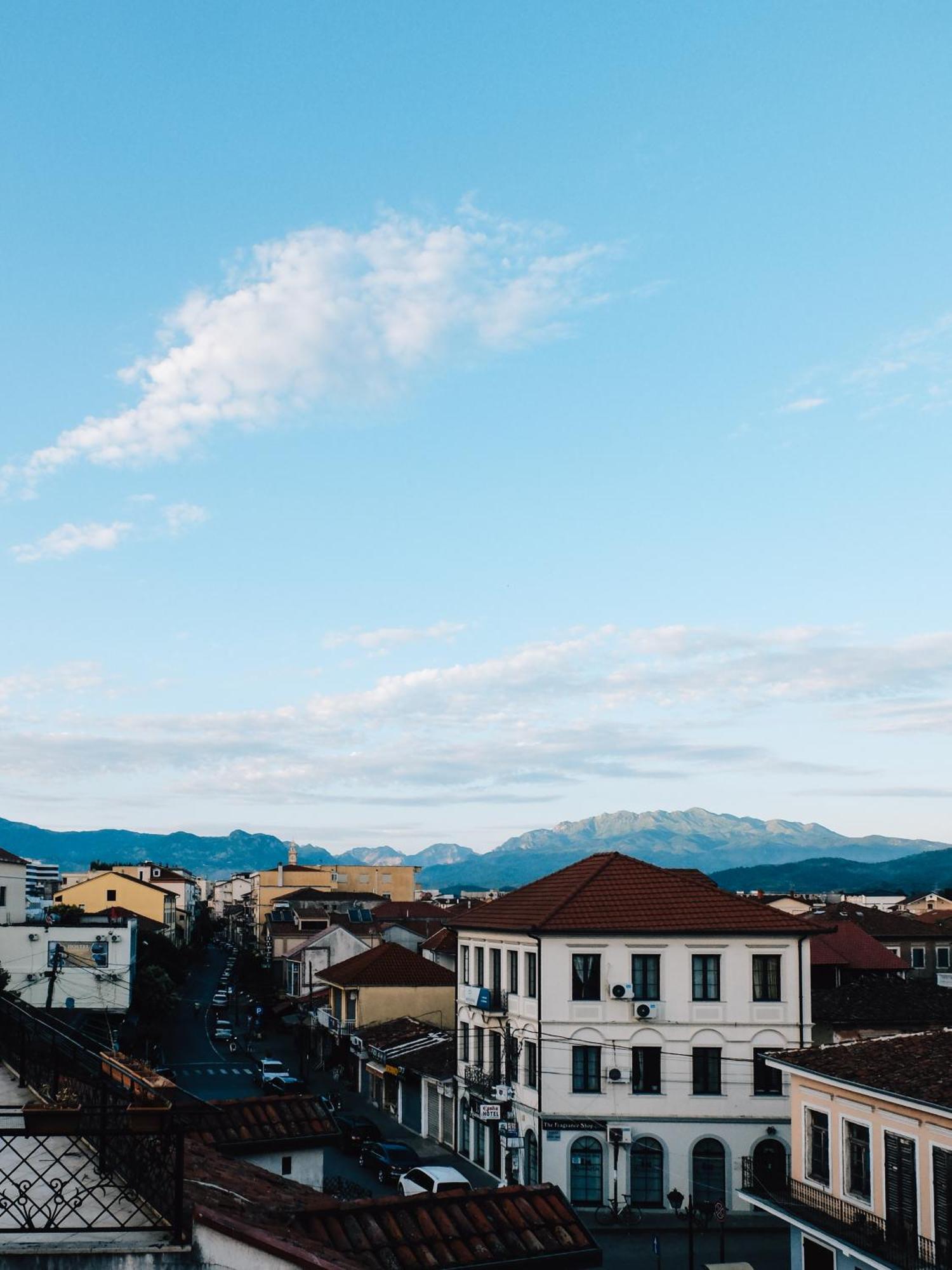 Scodrinon Hostel Shkoder Bagian luar foto