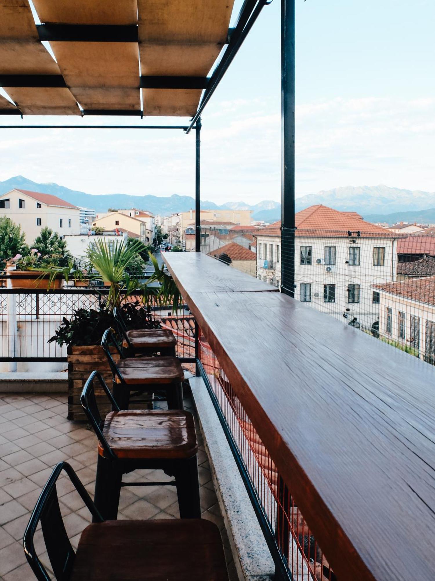 Scodrinon Hostel Shkoder Bagian luar foto
