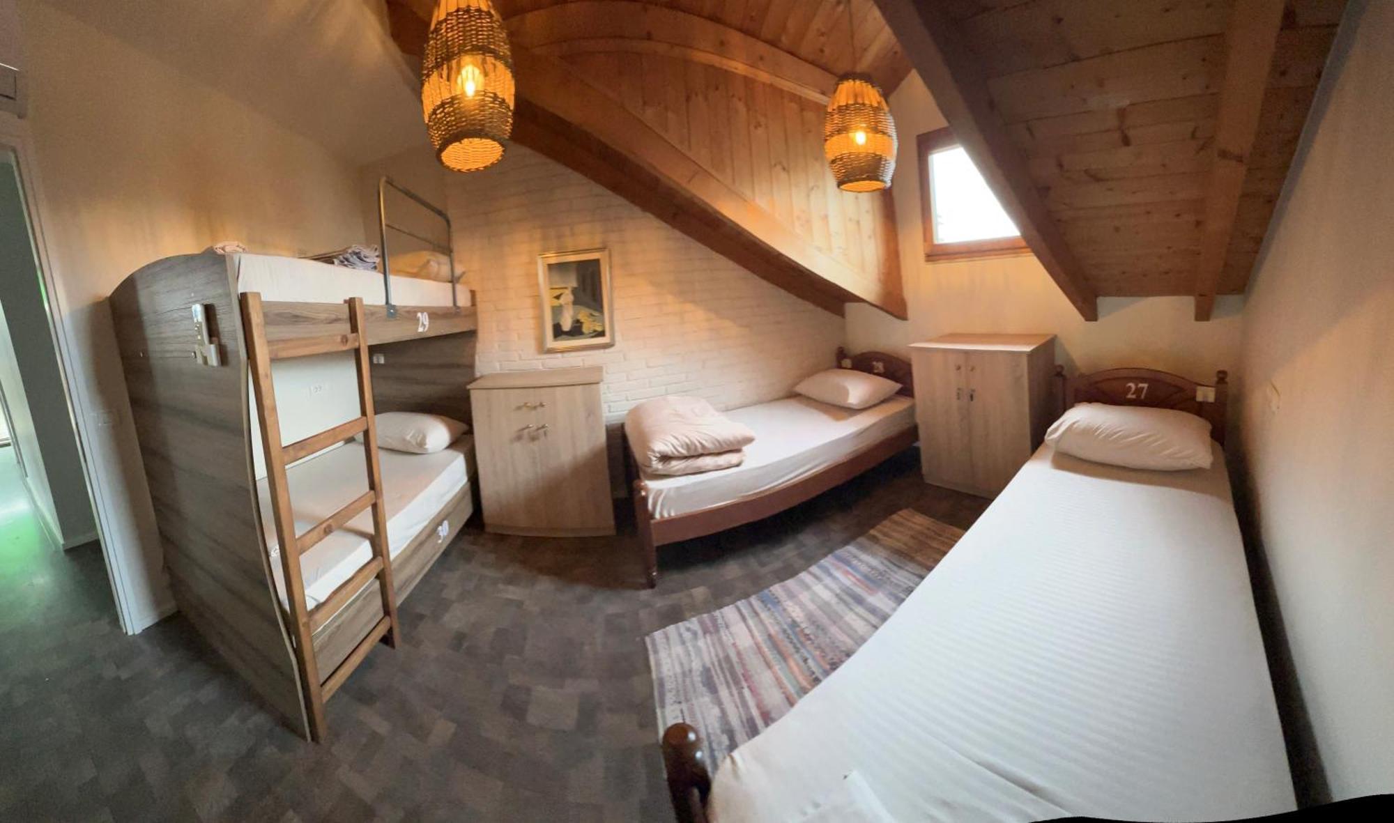 Scodrinon Hostel Shkoder Bagian luar foto