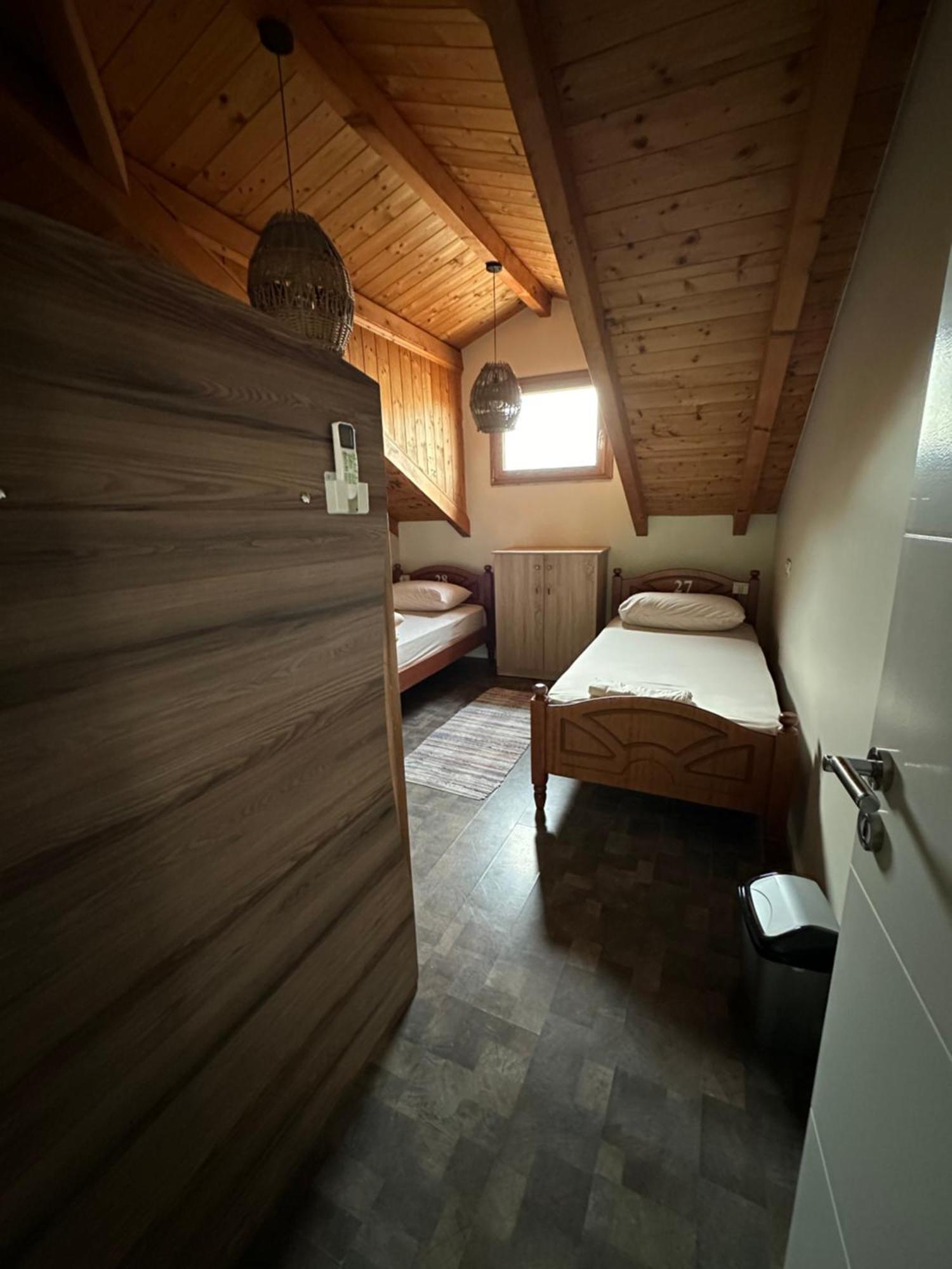 Scodrinon Hostel Shkoder Bagian luar foto