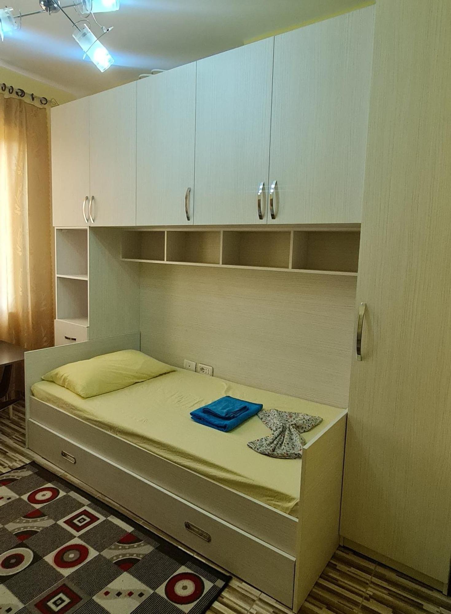 Scodrinon Hostel Shkoder Bagian luar foto