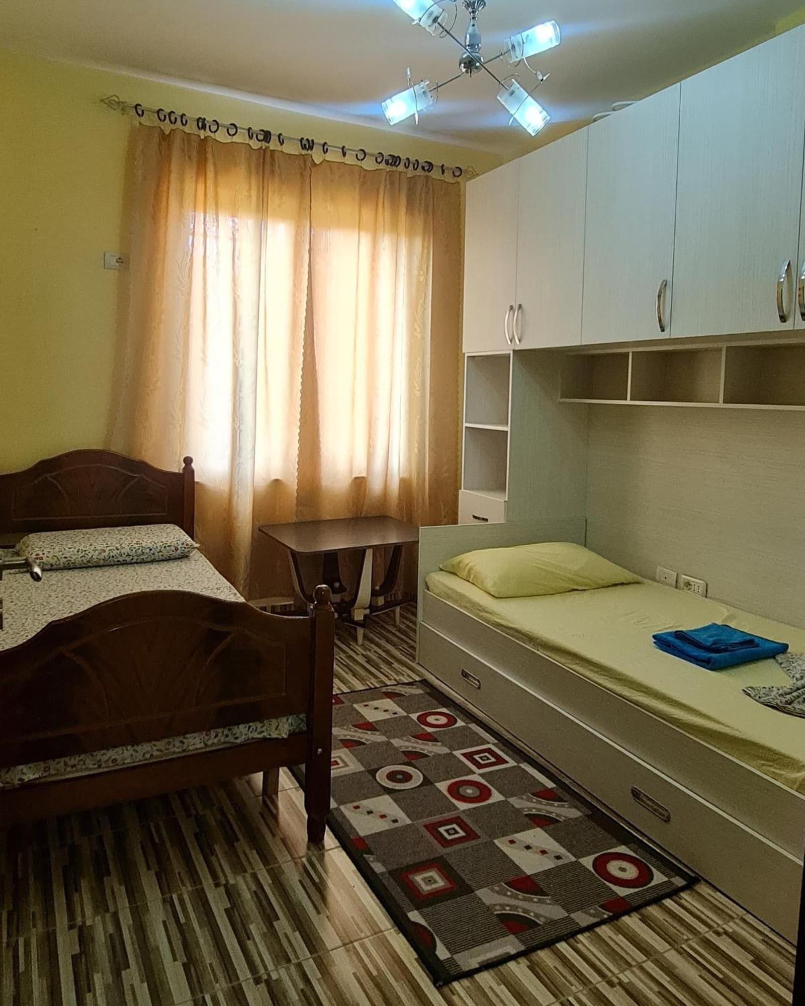 Scodrinon Hostel Shkoder Bagian luar foto