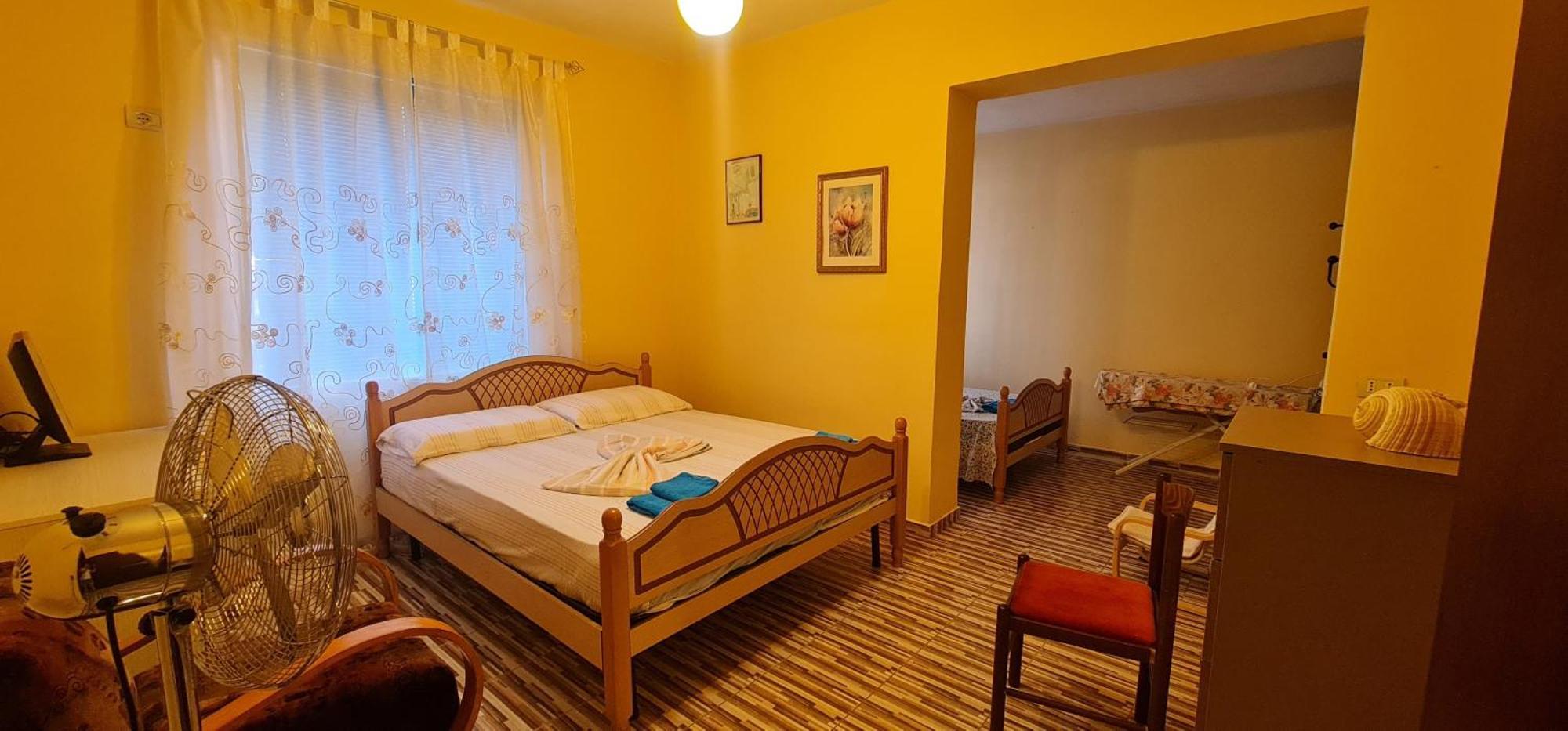 Scodrinon Hostel Shkoder Bagian luar foto