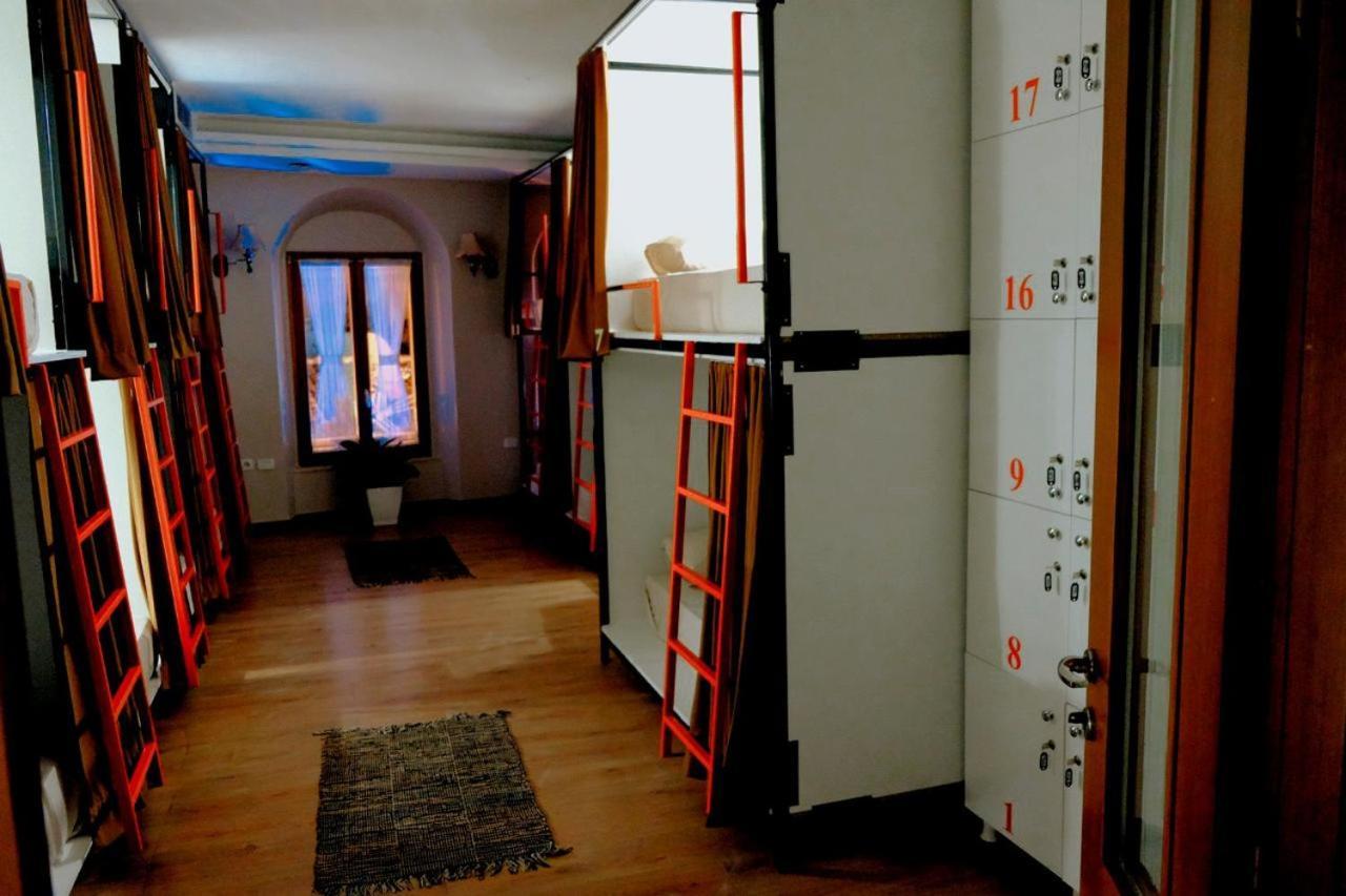 Scodrinon Hostel Shkoder Bagian luar foto