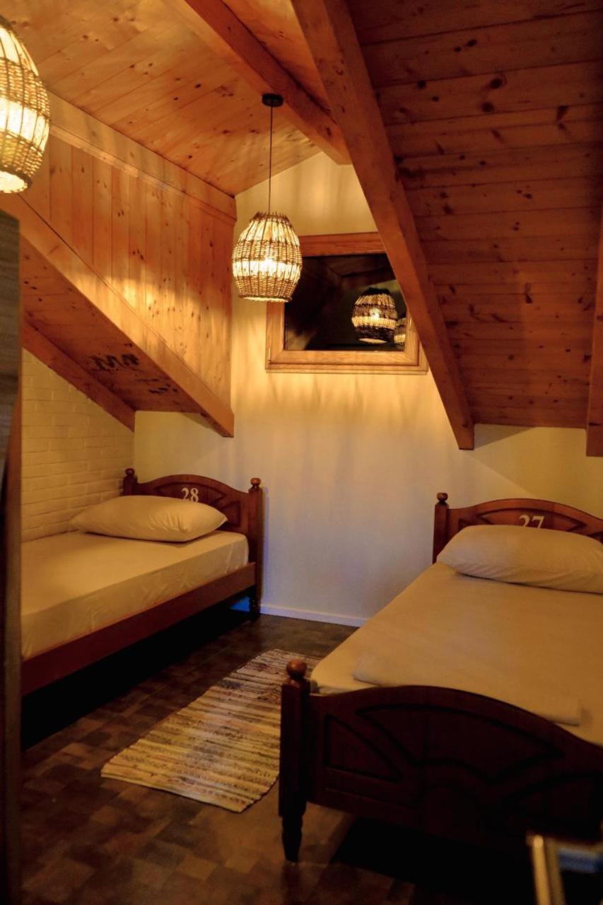Scodrinon Hostel Shkoder Bagian luar foto