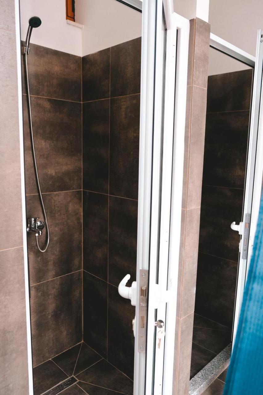 Scodrinon Hostel Shkoder Bagian luar foto